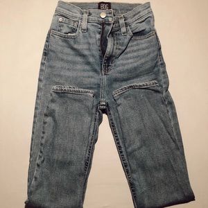 GIRLFRIEND HIGH-RISE CROPPED UO Jeans
